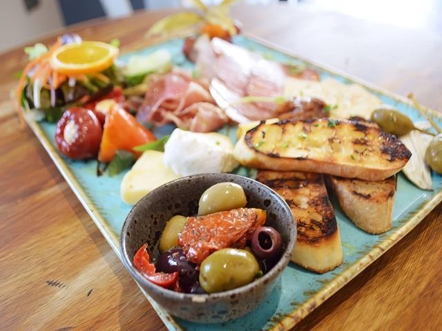 images/food/slider/bistro-deli-30-kireth.jpeg