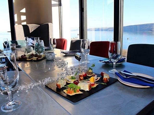 images/food/slider/bistro-deli-27-kireth.jpeg