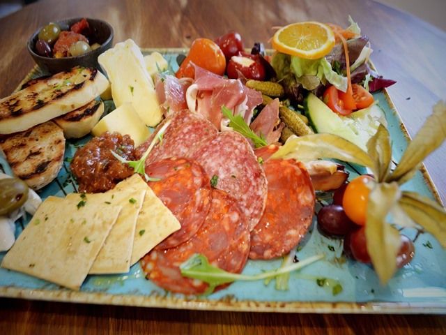 images/food/slider/bistro-deli-23-kireth.jpeg
